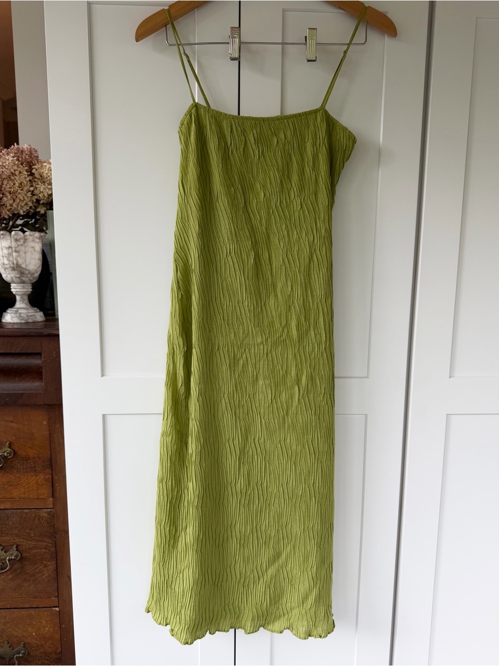 Open Back Plissé Dress - Picture 2 of 5